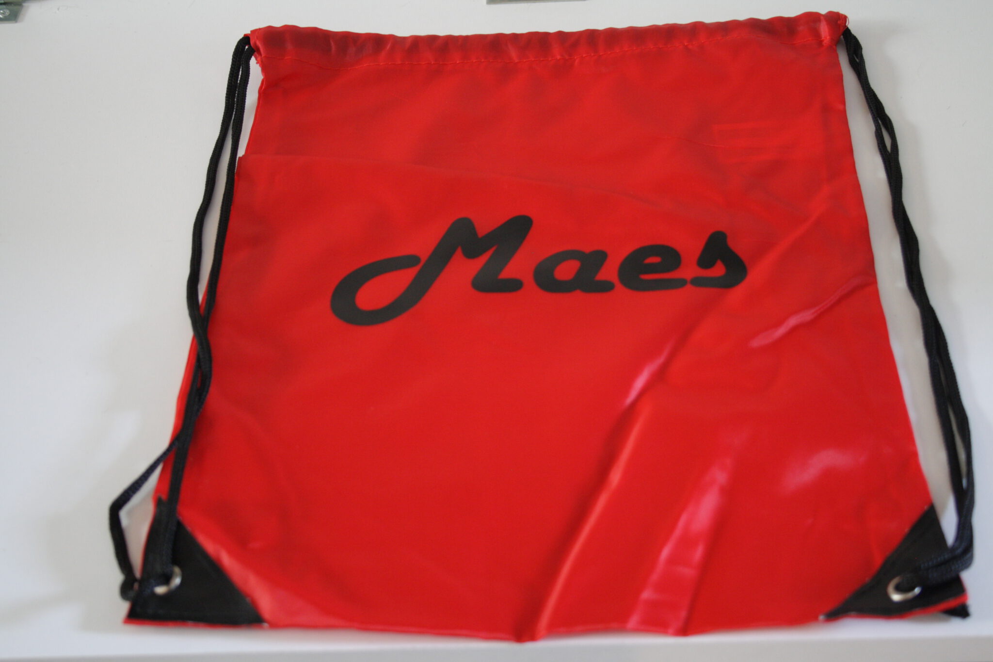 gymtas rood met grijze naam